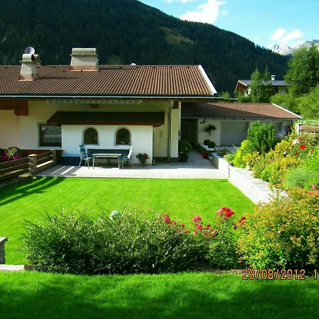 Haus Larcher Апартаменты