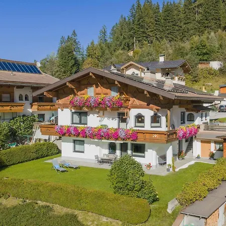 Haus Larcher *